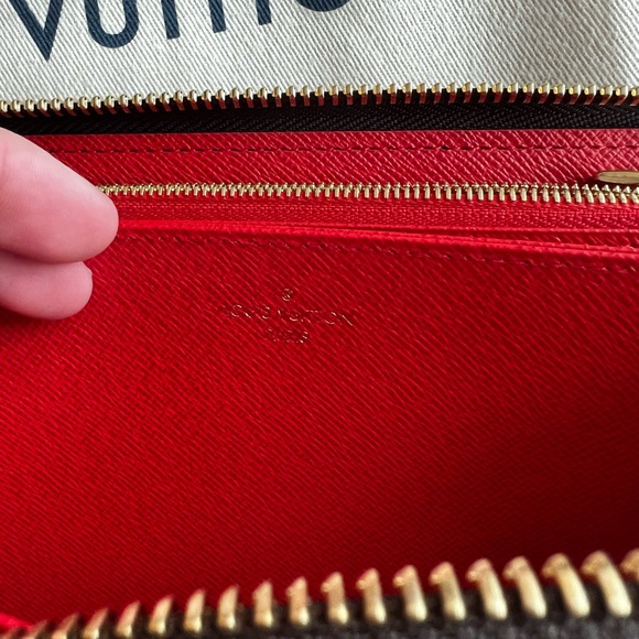 LOUIS VUITTON MONOGRAM ZIPPY WALLET LONG - Picture 7 of 14